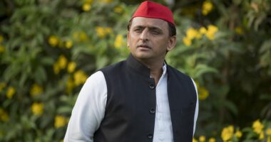 akhilesh yadav age