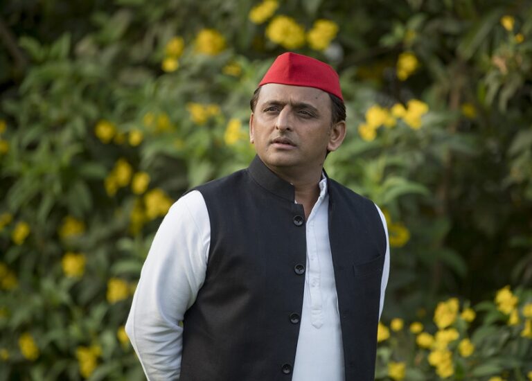 akhilesh yadav age